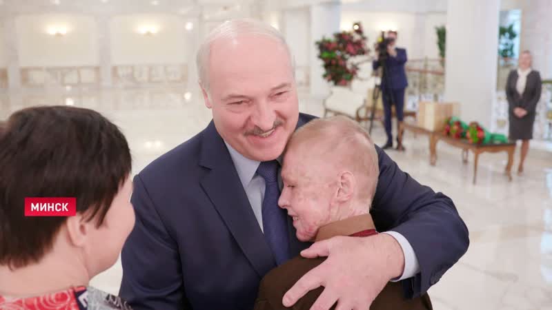 Лукашенко: Роман, ты герой Этот орден очень редко взрослые