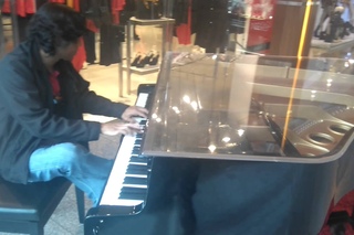 Josue E! Piano Quito