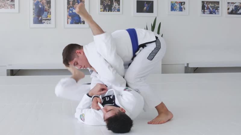 Gui Mendes ATTACKING THE ARMBAR FROM OPEN GUARD USING COLLAR AND SLEEVE