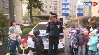 С пользой и подарками: сотрудники ДПС побывали в гостях у воспитанников детского сада