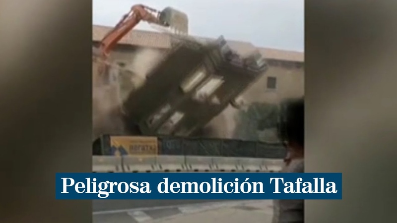 Peligrosa demolición de un edificio en