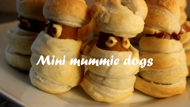 Mini mummie dogs halloween