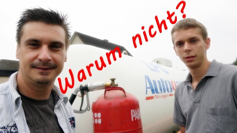 Camping Gasflasche an der LPG Autogas Tankstelle