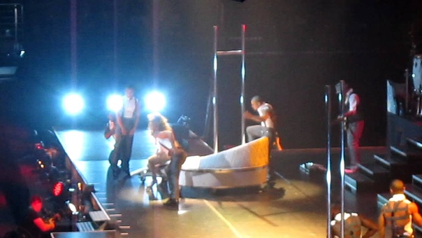 Jennifer Lopez in Minsk Get Right, Love dont cost a thing, Im into