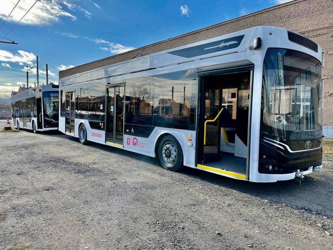 В Красноярск приехали 4 новых троллейбуса модели "Адмирал 6281" Это картинка