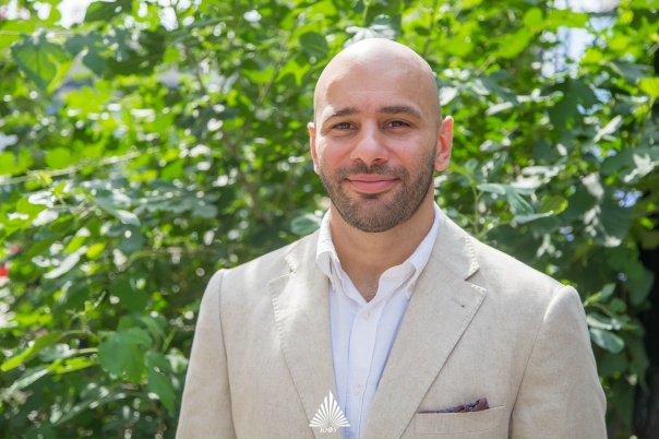 Cтоматолог-хирург, имплантолог Сафин Искандер Рустэмович - врач стоматологии Мил