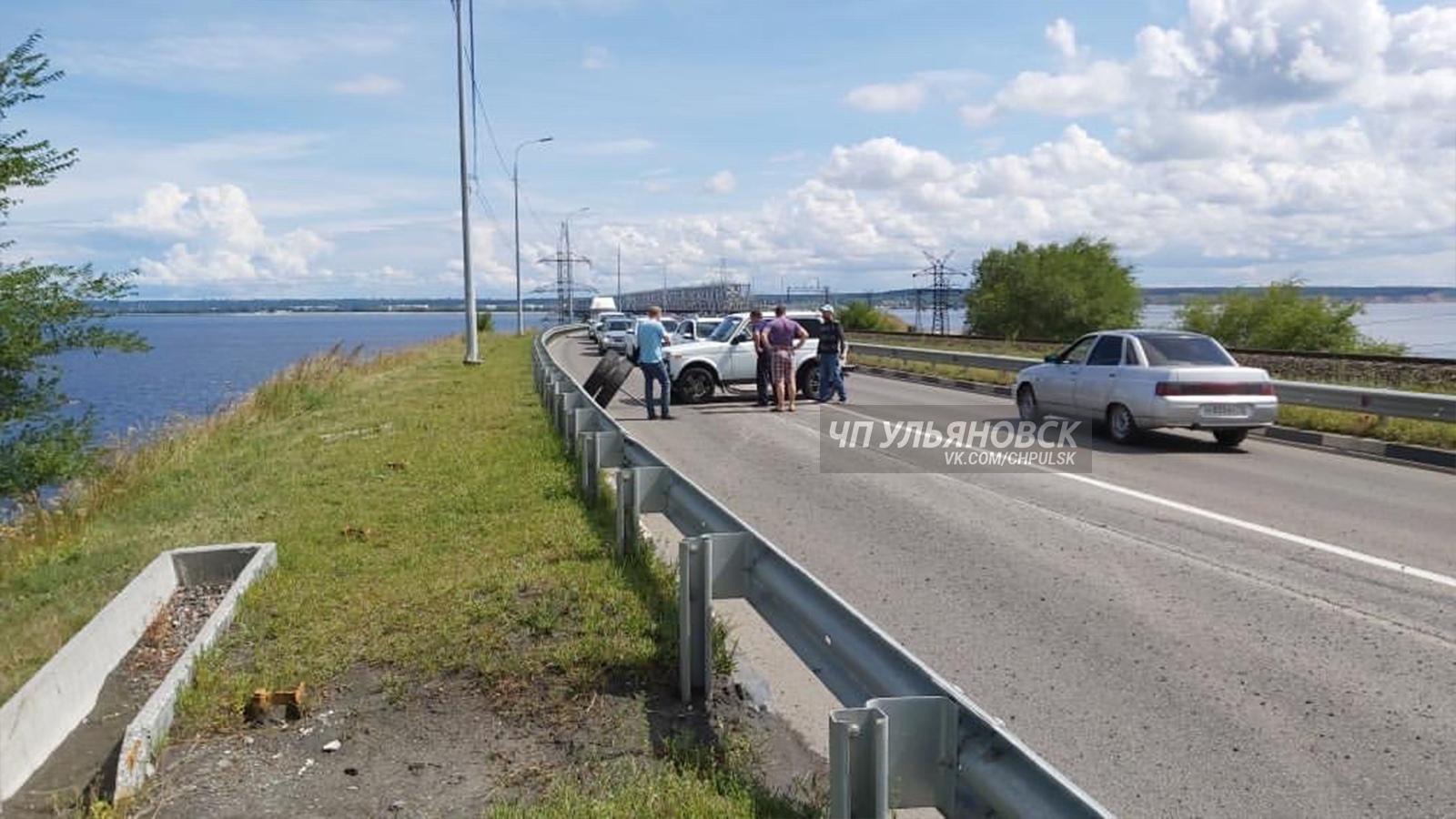 Фотографии с места ДТП на Императорском мосту Это картинка