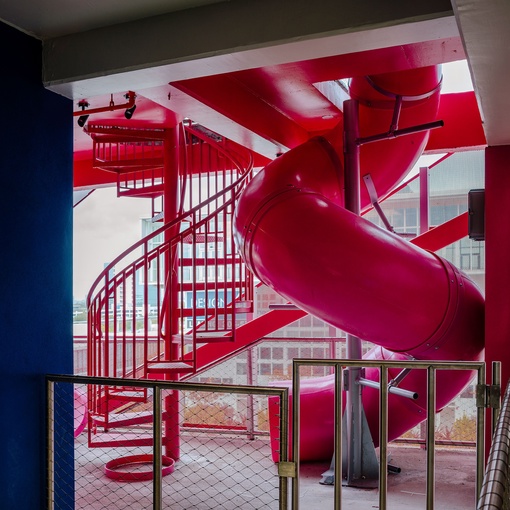 Нью-йоркская архитектурная фирма WORKac, внесла ключевой вклад в дизайн районА Майами, превратив многоэтажный гараж в произведение искусства — музейный гараж Майами