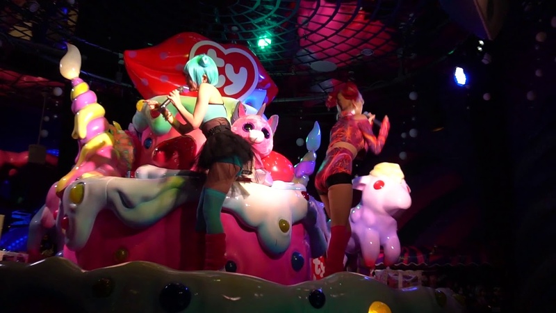 CYBERPUNK 2077 PONPON SHIT Makopuri and Asachill cosplayed Us