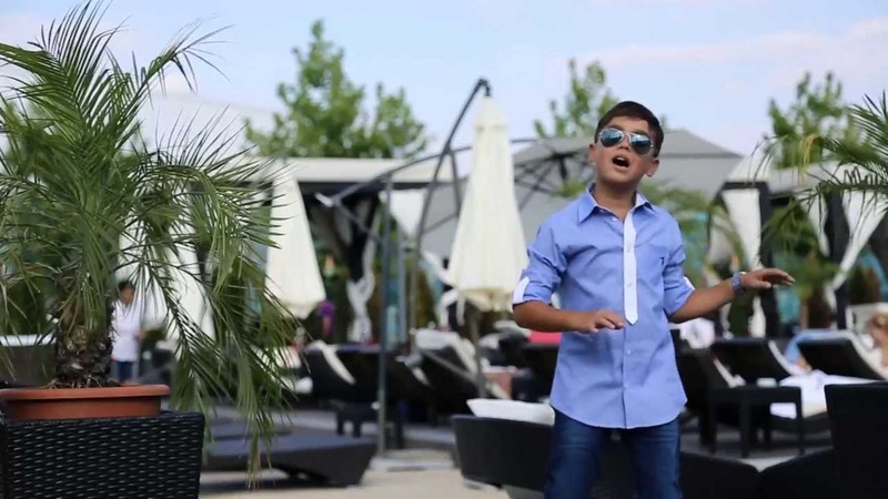 ADRIAN MINUNE JR VREAU SA MERG LA MARE