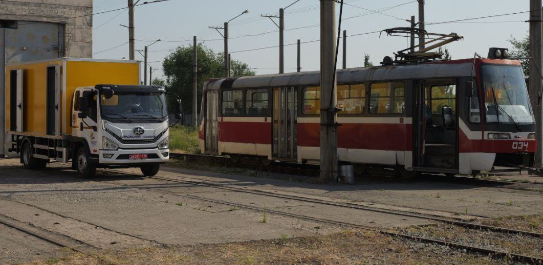 Небольшой фоторепортаж с цеха по капитальному ремонту транспорта в Кривом Роге Это картинка