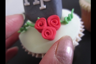 How to Make Miniature Fondant Ribbon Roses for Cupcake Toppers